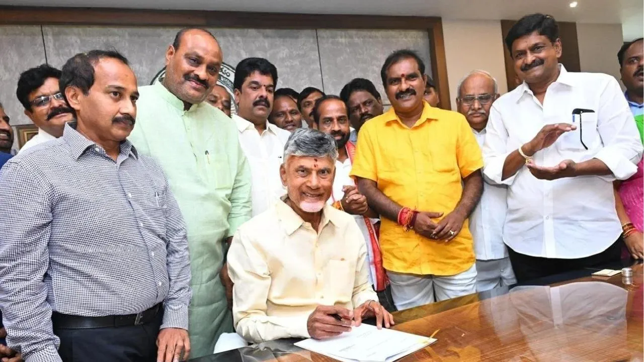 ముఖ్యమంత్రుల వేతనాలు.. చంద్రబాబుకి ఎంతో తెలుసా?
